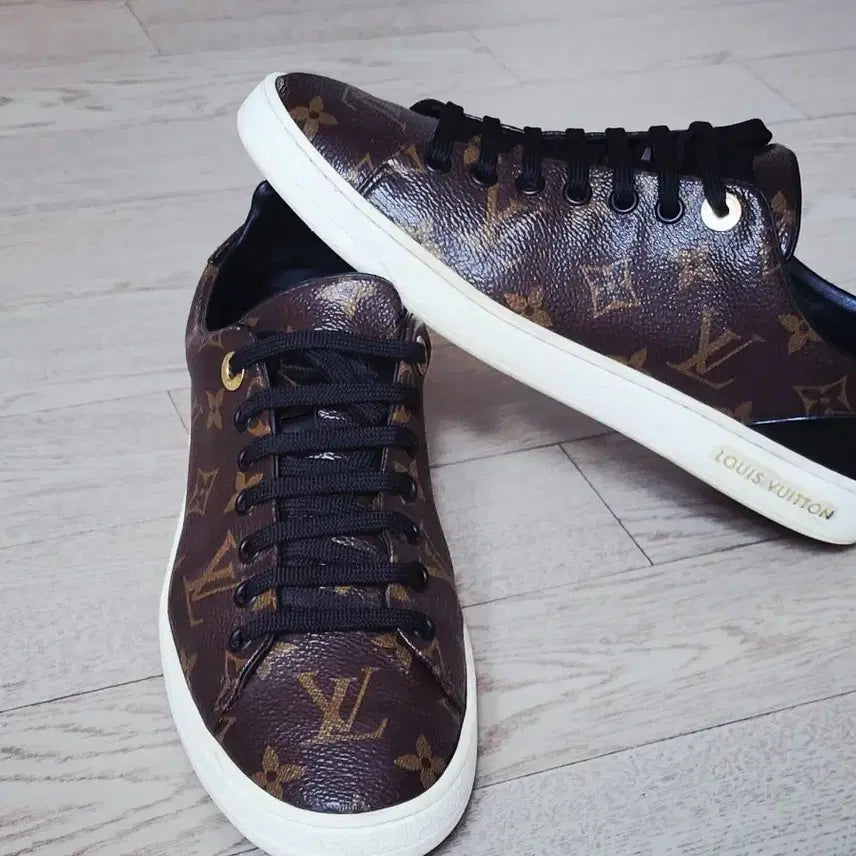 [BUNJANG] Louis Vuitton Monogram Frontrow Sneakers / 상태A)루이비통 모노그램 프론트로우 스니커즈37.5