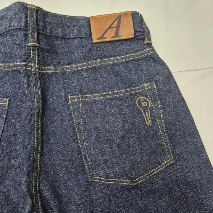 [BUNJANG] Urbanic 30 Marilyn Indigo Denim Pants / 얼바닉30 마릴린 인디고 데님 팬츠 (새상품)