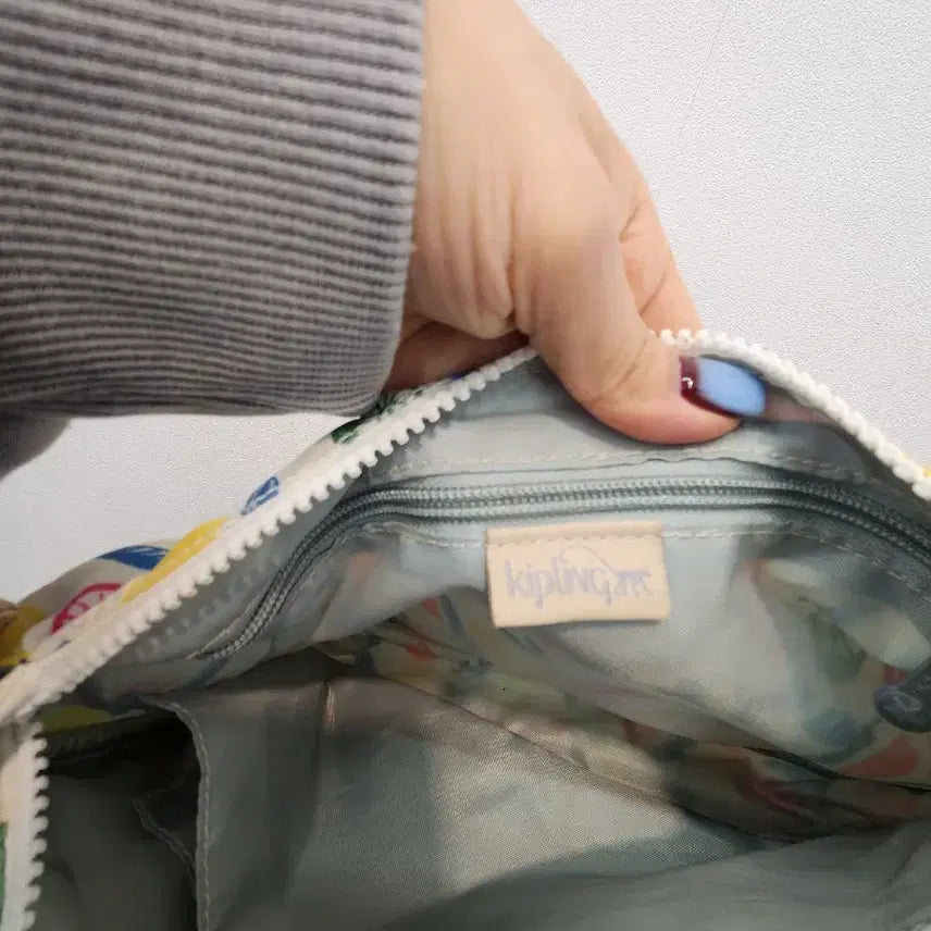 [BUNJANG] Kipling Fruit Pattern Crossbody Bag / 키플링 과일패턴 크로스백 가방