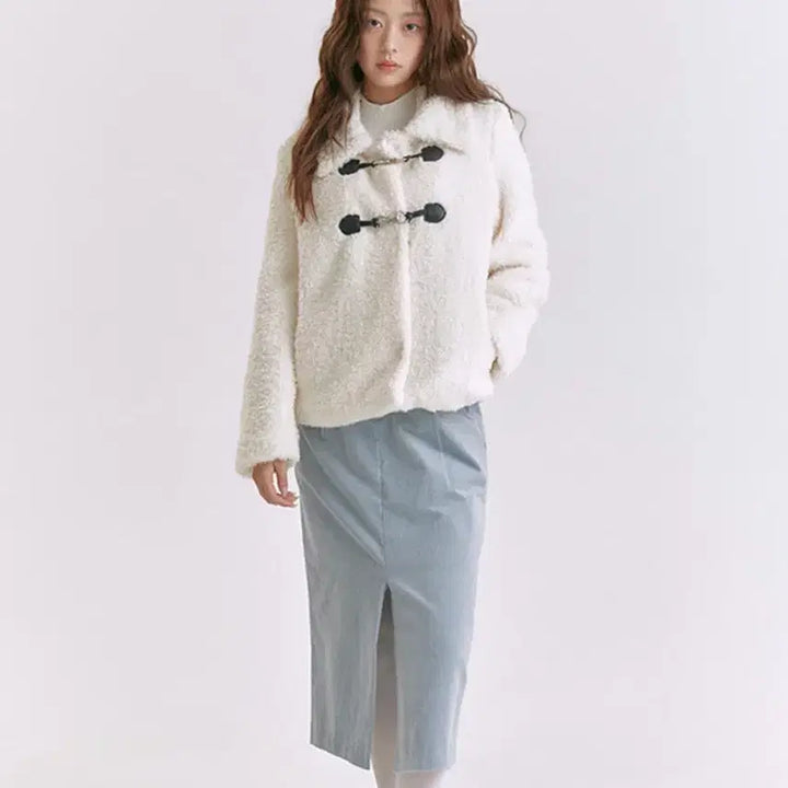 [BUNJANG] Roem White Buckle Fuzzy Fur Jacket (M) / 새상품 로엠 화이트 버클 뽀글이 퍼 자켓m