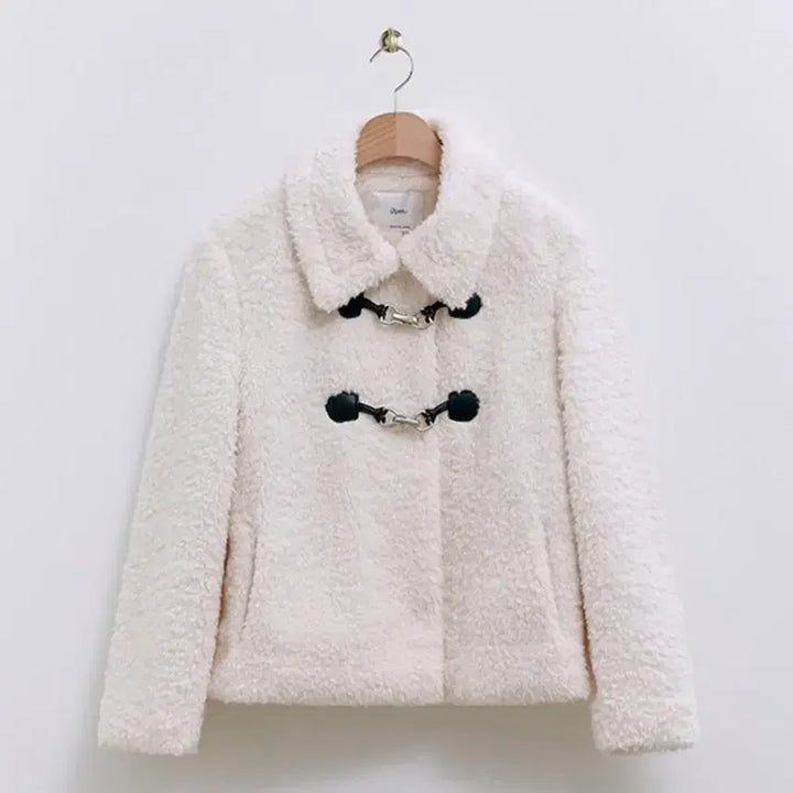 [BUNJANG] Roem White Buckle Fuzzy Fur Jacket (M) / 새상품 로엠 화이트 버클 뽀글이 퍼 자켓m