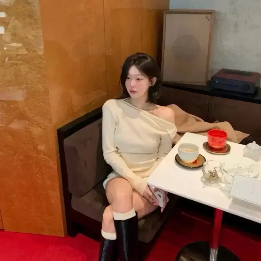 [SOLD OUT] 소버샵 무드 오프숄더 아이보리 미시착 새제품