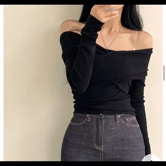 [BUNJANG] Andmore Off-Shoulder Ribbed Wrap Long Sleeve Top / 앤드모어 오프숄더 골지 랩셔링 긴팔티셔츠