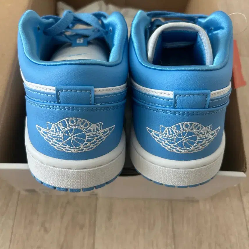 [BUNJANG] Nike Air Jordan 1 Low University Blue Sneakers / [새상품/박스,택O] 에어조던1 로우 유니버시티 블루(255)