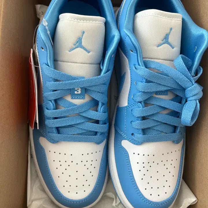 [BUNJANG] Nike Air Jordan 1 Low University Blue Sneakers / [새상품/박스,택O] 에어조던1 로우 유니버시티 블루(255)