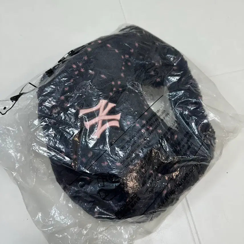 [BUNJANG] MLB Faux Fur Crossbody Bag / mlb 퍼가방 크로스백