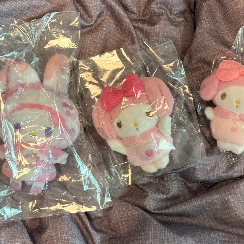 [BUNJANG] Sanrio My Melody Crepe Mini Doll, Pin, and Keyring Bundle / 일괄) 산리오 미니인형 마이멜로디 크레페 마이멜로디 옷핀 키링 인형 누이