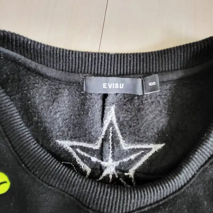 [BUNJANG] EVISU Star Embroidery Black Sweatshirt / EVISU 별 자수 블랙 맨투맨