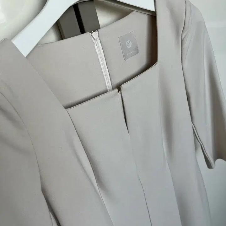 [BUNJANG] Square Neck Midi Dress - Ivory / 스퀘어넥 미디 원피스 M 결혼식 돌잔치 정장원피스