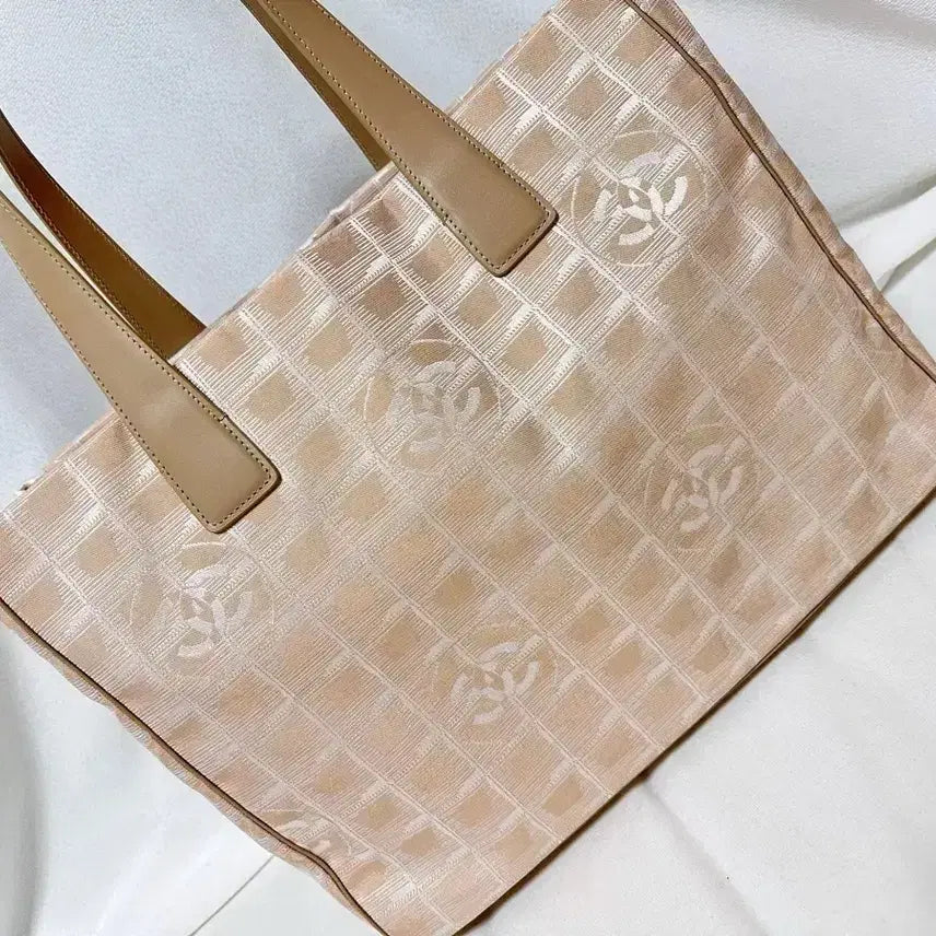 [BUNJANG] Chanel New Travel Tote/Shoulder Bag Pink Beige / 상태좋음[정품]샤넬 뉴트래블 토트백 베이지 (세번째 동영상 무보정)마지막