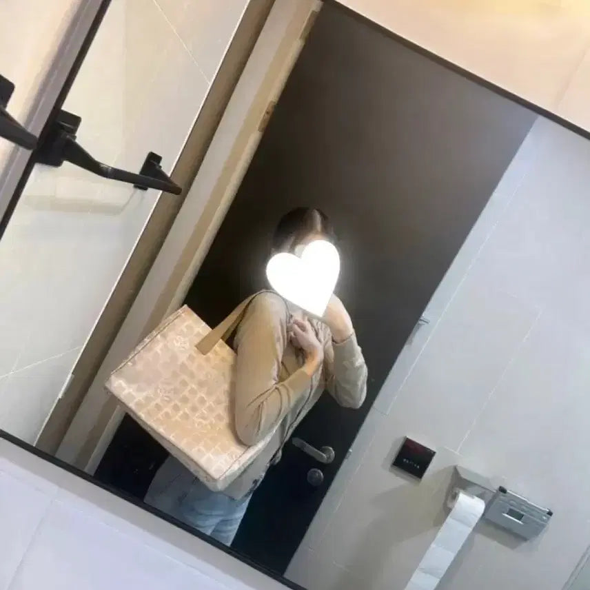 [BUNJANG] Chanel New Travel Tote/Shoulder Bag Pink Beige / 상태좋음[정품]샤넬 뉴트래블 토트백 베이지 (세번째 동영상 무보정)마지막