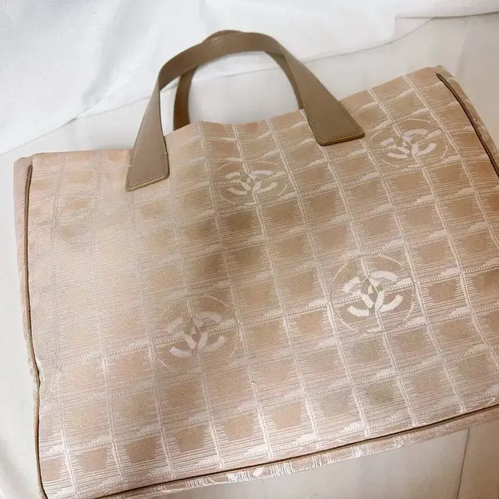 [BUNJANG] Chanel New Travel Tote/Shoulder Bag Pink Beige / 상태좋음[정품]샤넬 뉴트래블 토트백 베이지 (세번째 동영상 무보정)마지막