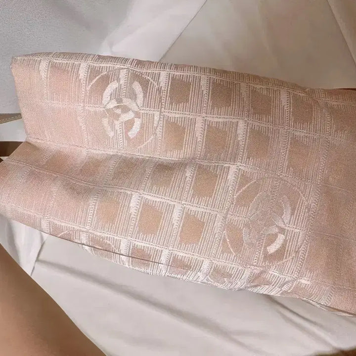 [BUNJANG] Chanel New Travel Tote/Shoulder Bag Pink Beige / 상태좋음[정품]샤넬 뉴트래블 토트백 베이지 (세번째 동영상 무보정)마지막