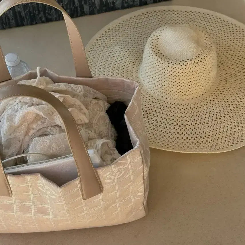 [BUNJANG] Chanel New Travel Tote/Shoulder Bag Pink Beige / 상태좋음[정품]샤넬 뉴트래블 토트백 베이지 (세번째 동영상 무보정)마지막
