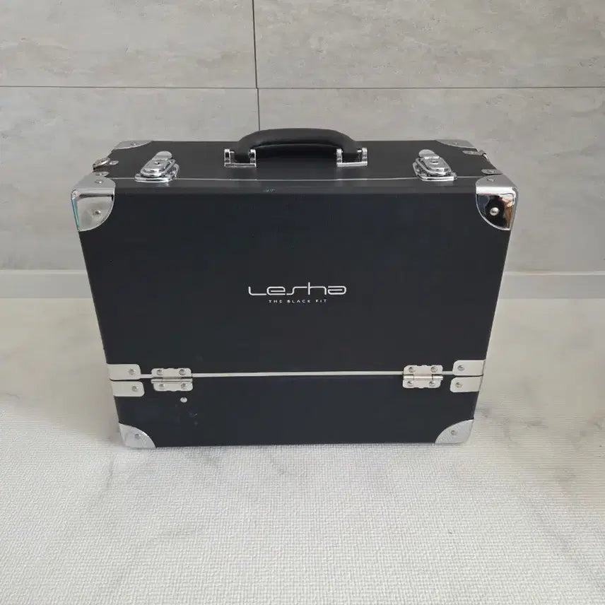 [BUNJANG] Le Chat Makeup Box with Shoulder Strap / 르샤메이크업박스 화장품가방 열쇠어깨끈있음