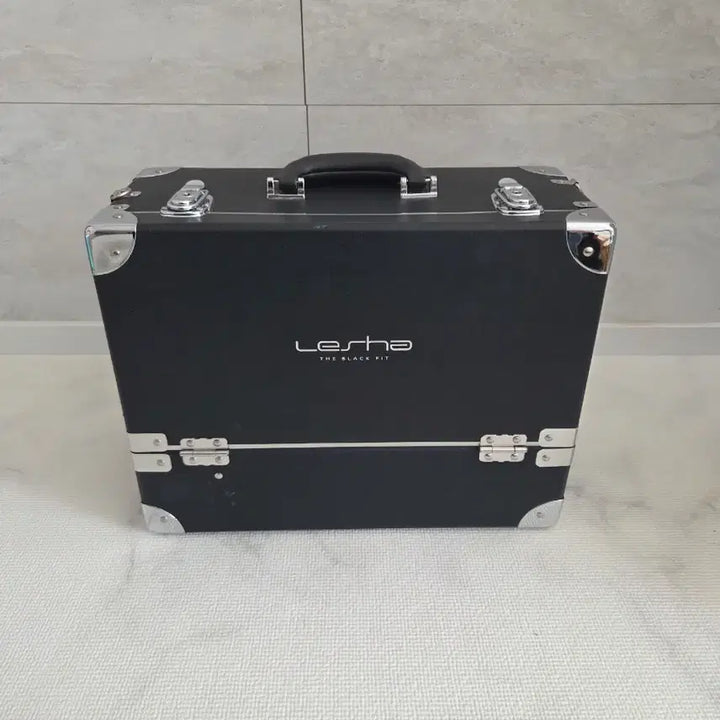 [BUNJANG] Le Chat Makeup Box with Shoulder Strap / 르샤메이크업박스 화장품가방 열쇠어깨끈있음