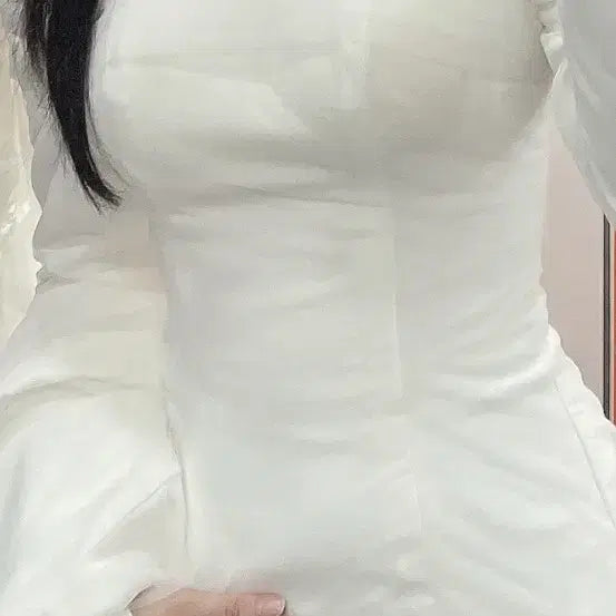 [BUNJANG] 판매) 웨딩드레스 긴팔 오픈숄더 촬영용 드레스 / 판매) 웨딩드레스 긴팔 오픈숄더 촬영용 드레스