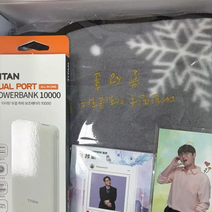 [BUNJANG] Yoon Sunghoon M Skill Bundle Set / 윤성훈 종강 굿즈 (포카,보조배터리,포스트잇,담요) 불후의 명강 엠스킬