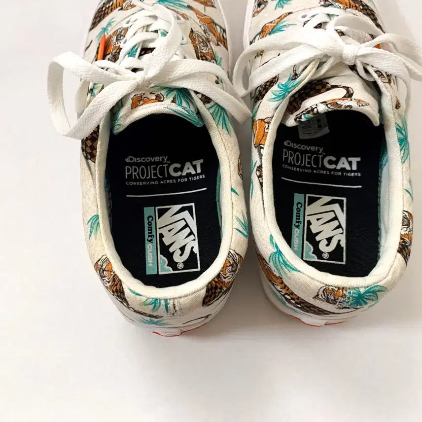 [BUNJANG] Vans Discovery ComfyCush Era Sneakers / (240) VANS 반스 X 디스커버리 컴피쿠시 에라 한정판 스니커즈