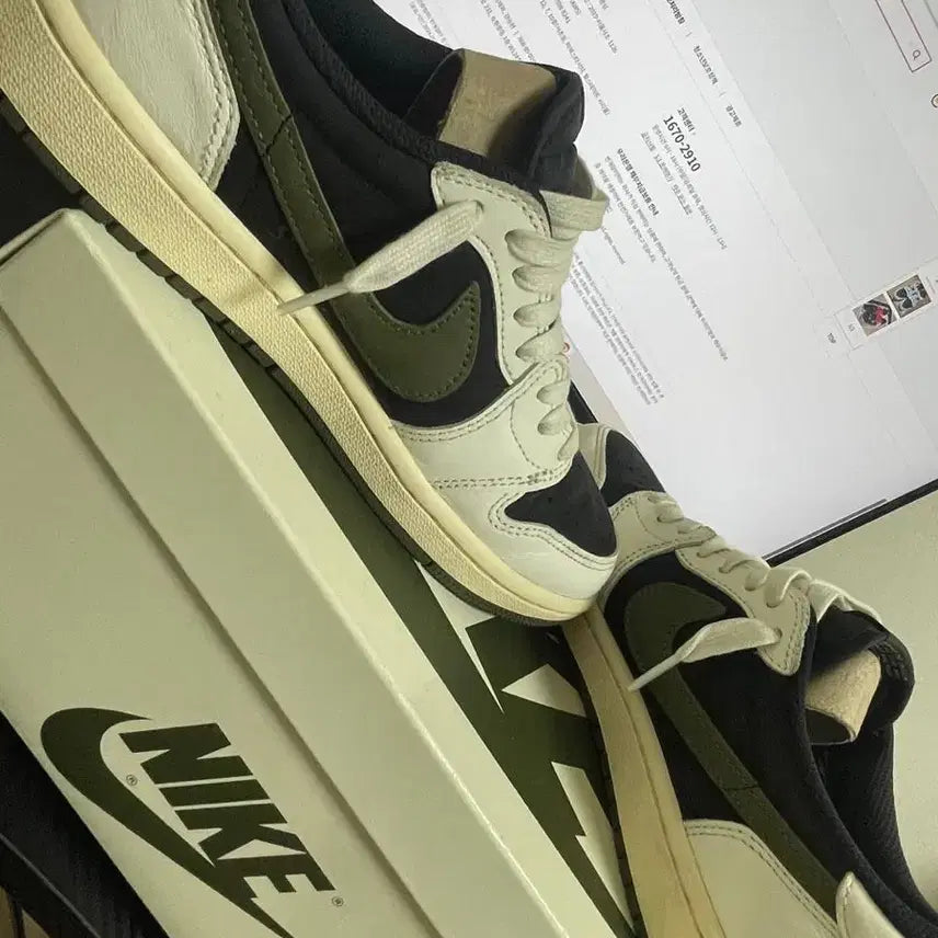 [SOLD OUT] (245~250)나이키 조던1 스캇 올리브 7.5사이즈