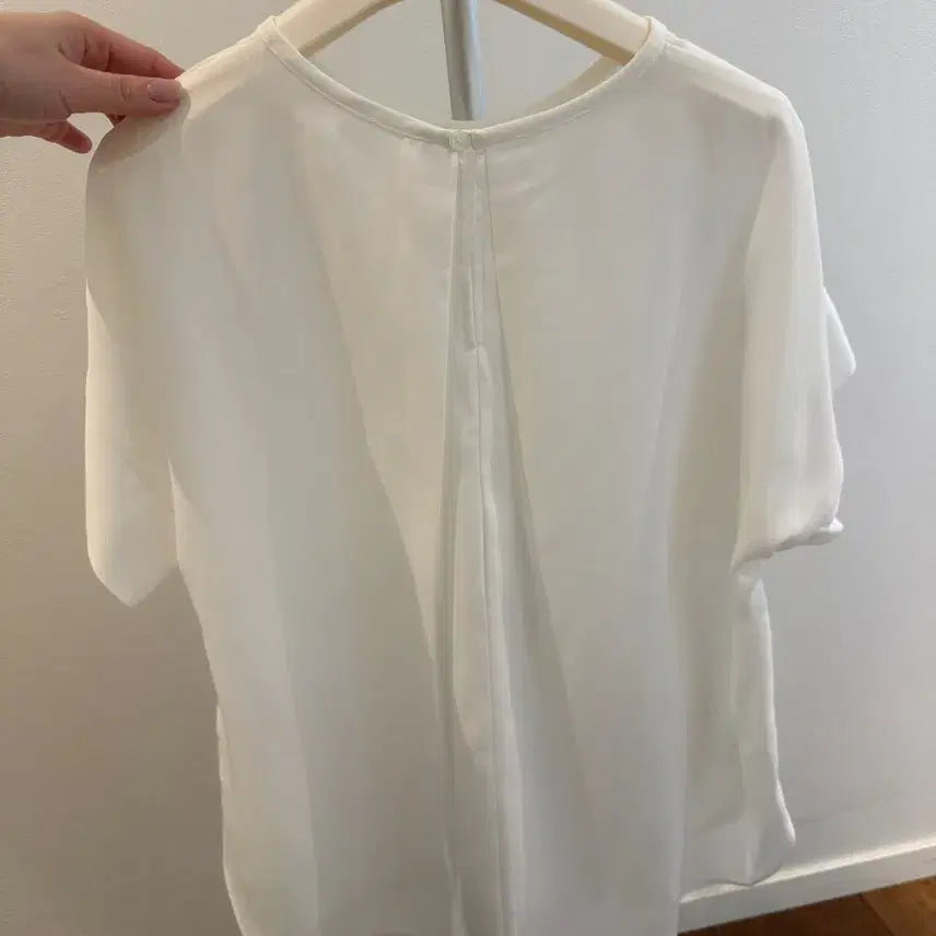 [BUNJANG] GU White Blouse (Short Sleeve) / 새상품) gu 화이트 블라우스 반팔