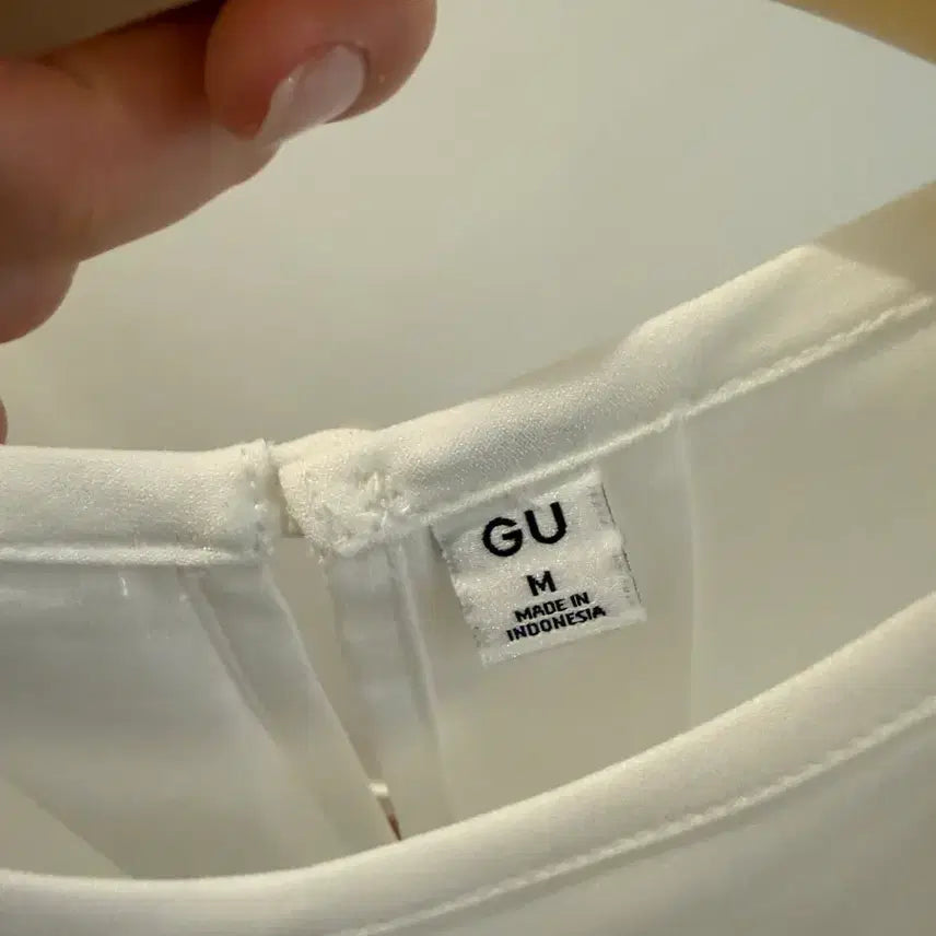 [BUNJANG] GU White Blouse (Short Sleeve) / 새상품) gu 화이트 블라우스 반팔