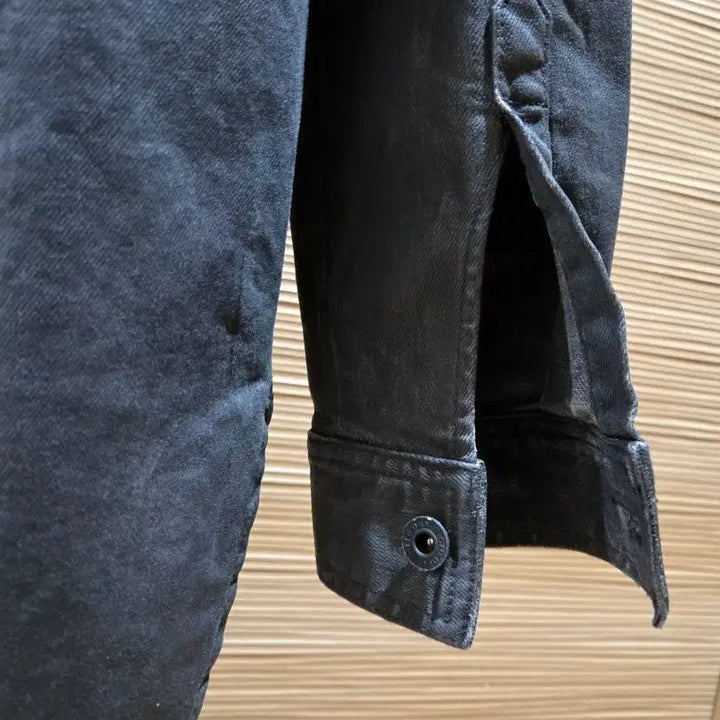 [SOLD OUT] 오프화이트 오버핏 코팅 데님 셔츠 자켓 M.