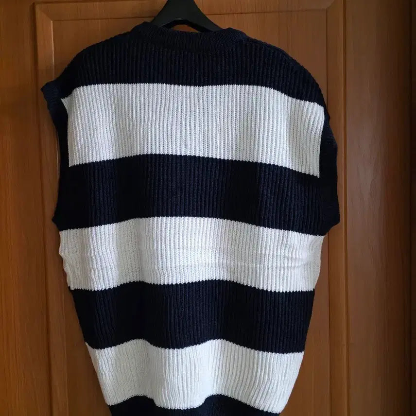 [BUNJANG] V-neck Vest / (새상품) 국내 내수 상품 브이넥 조끼..진네이비