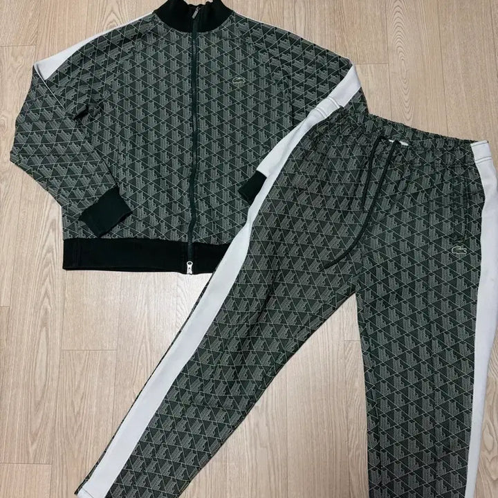 [BUNJANG] Lacoste Monogram Jacquard Training Set / 라코스테 모노그램 자카드 트레이닝 세트