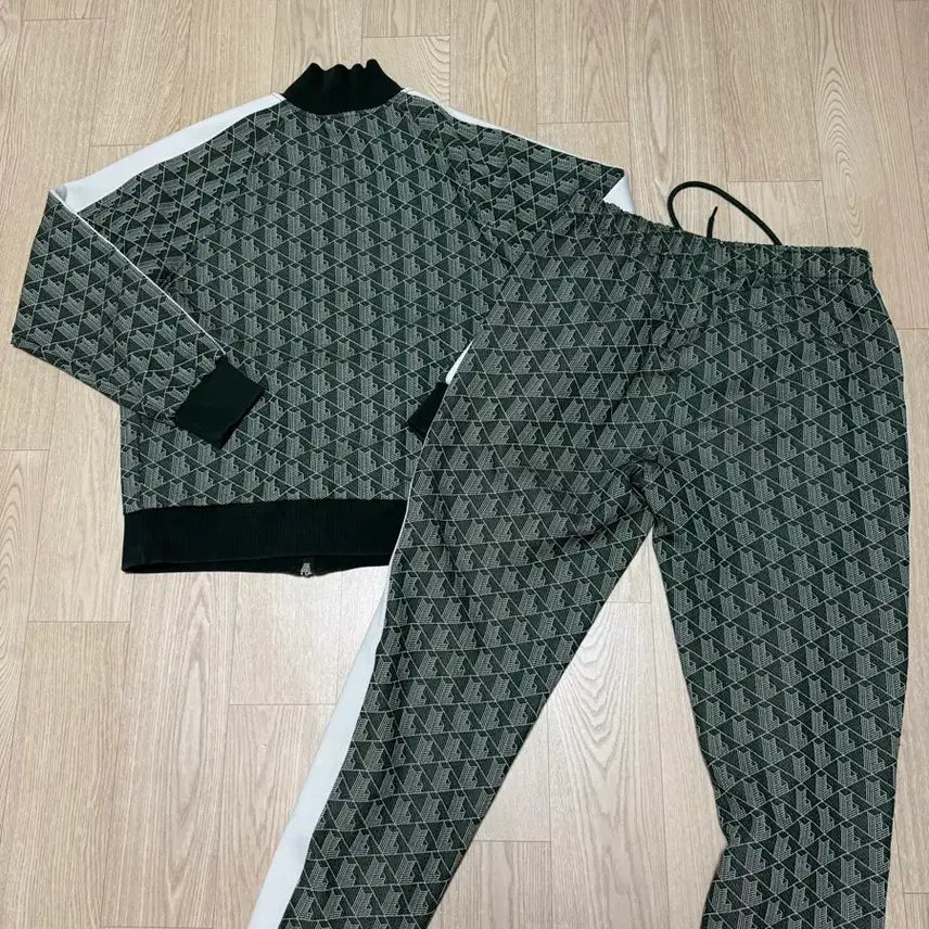[BUNJANG] Lacoste Monogram Jacquard Training Set / 라코스테 모노그램 자카드 트레이닝 세트