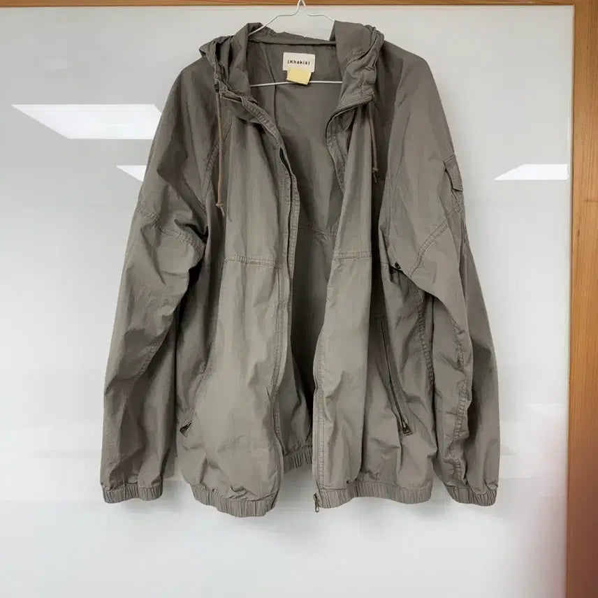 [BUNJANG] Khakis Hooded Windbreaker Jacket Gray / Khakis 후디드 윈드 자켓 그레이 3사이즈