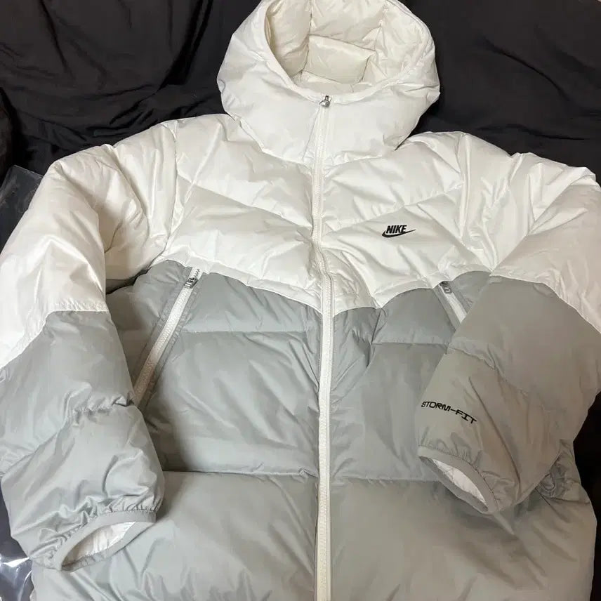 [BUNJANG] Nike Storm-FIT Windrunner Padded Jacket (Size L) / 나이키 스톰핏 윈드러너 패딩 L