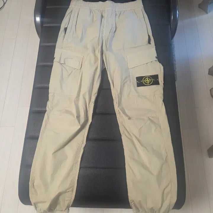 [BUNJANG] Stone Island Jogger Pants (Beige) Size 30 / 스톤아일랜드 조거팬츠 30