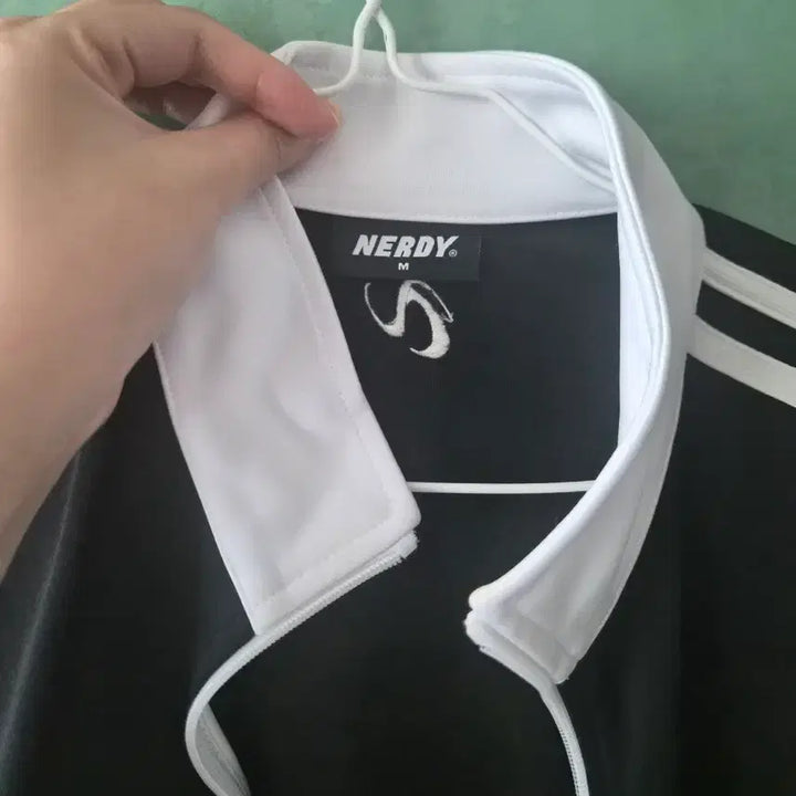 [BUNJANG] Nerdy Crop Track Top M / 널디 크롭 트랙탑m 택포 25
