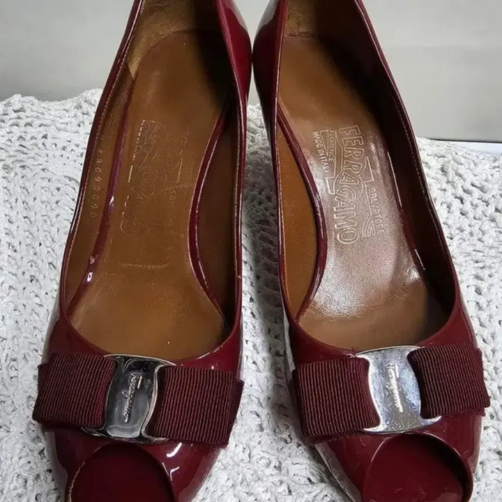 [BUNJANG] Salvatore Ferragamo Patent Leather Open-Toe Heels / 페레가모 에나멜 유광 오픈슈즈 5.5