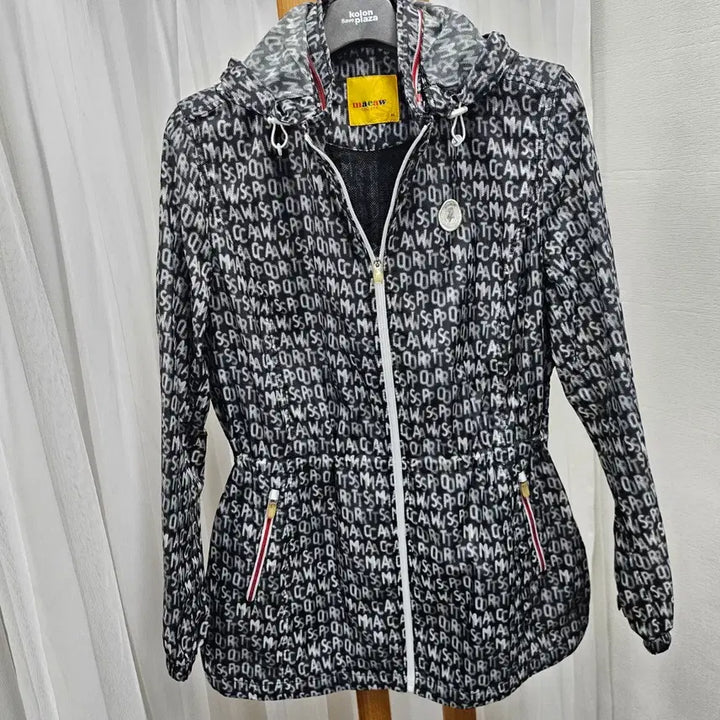 [SOLD OUT] macaw 마카우 바람막이 자켓