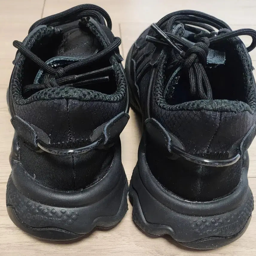 [SOLD OUT] 아디다스 오즈위고 코어 블랙 FV9665