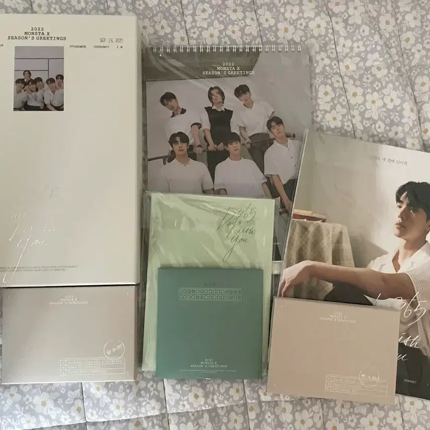 [BUNJANG] Monsta X 2022 Season's Greetings Desk Calendar / 몬스타엑스 2022 시즌그리팅 데스크 캘린더