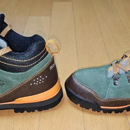 [BUNJANG] Mountia Hiking Shoes (255mm) / Mountia 등산화(255mm)
