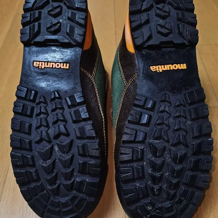 [BUNJANG] Mountia Hiking Shoes (255mm) / Mountia 등산화(255mm)