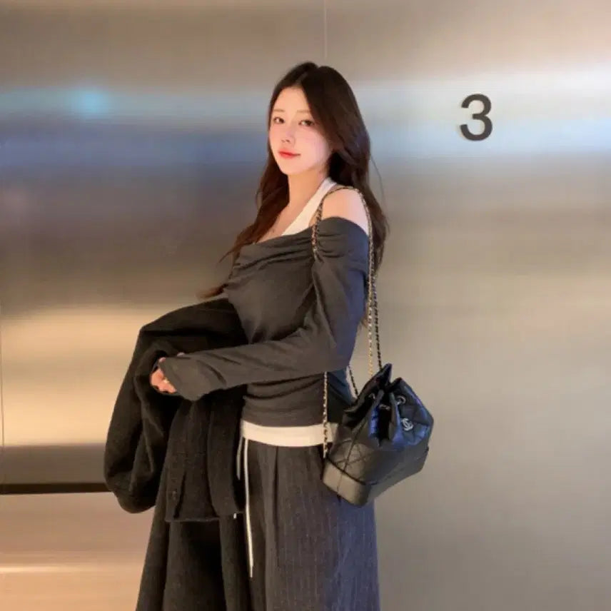 [BUNJANG] Modern Robe Layered Halter Shirring T-shirt / 모던로브 레이어드 홀터 셔링 티셔츠 일체형