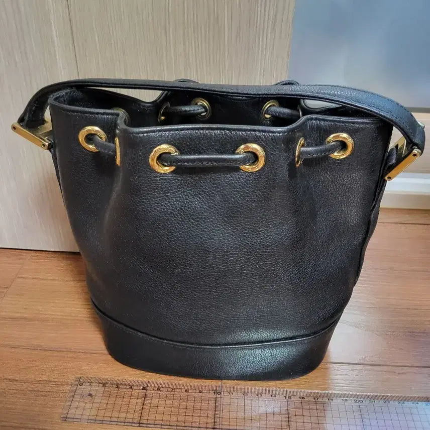 [BUNJANG] MCM Black Leather Bucket Bag / MCM 블랙 레더 버킷백 숄더백성주택있어요