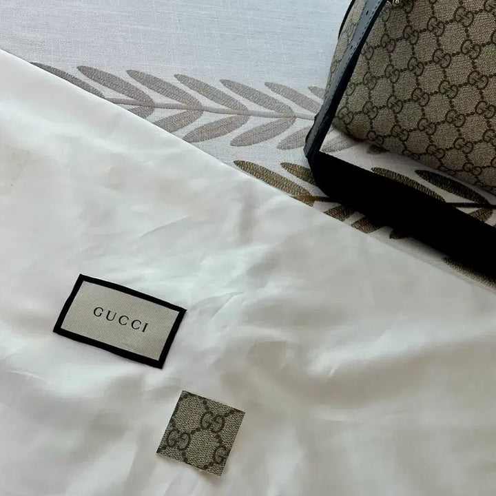 [BUNJANG] Gucci Supreme Duffle Bag / 구찌 수프림 더플백 여행가방 / 구찌 보스턴백