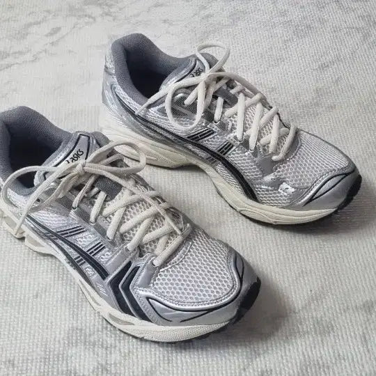 [BUNJANG] Asics Jound Gel Kayano 14 Silver Black Sneakers / 아식스 자운드 젤 카야노 14 실버 블랙 255