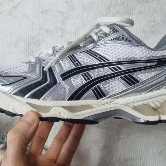 [BUNJANG] Asics Jound Gel Kayano 14 Silver Black Sneakers / 아식스 자운드 젤 카야노 14 실버 블랙 255