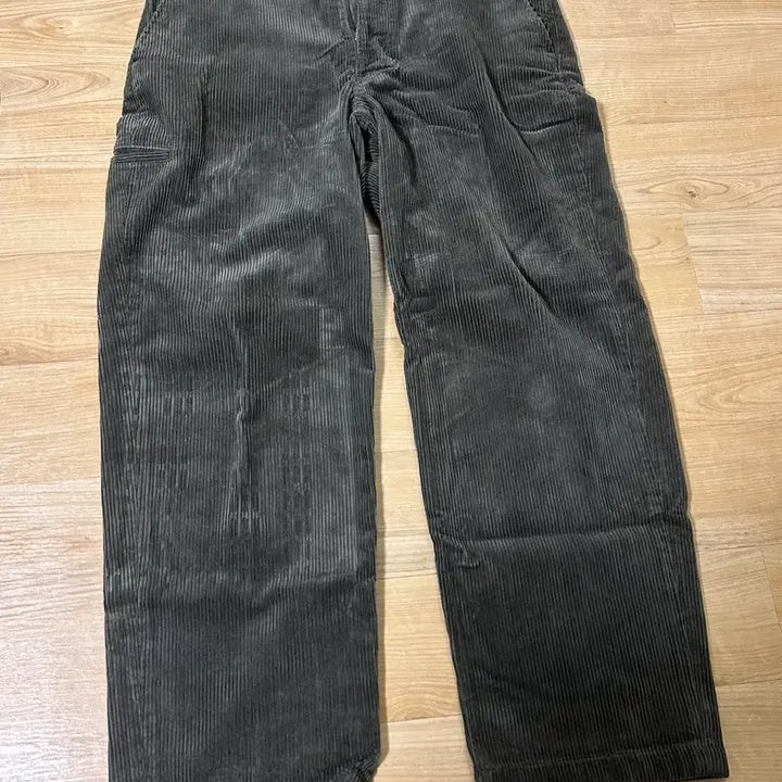 [BUNJANG] Uniqlo U Corduroy Wide Fit Walk Pants / 유니클로u 코듀로이와이드핏워크팬츠 85 올리브