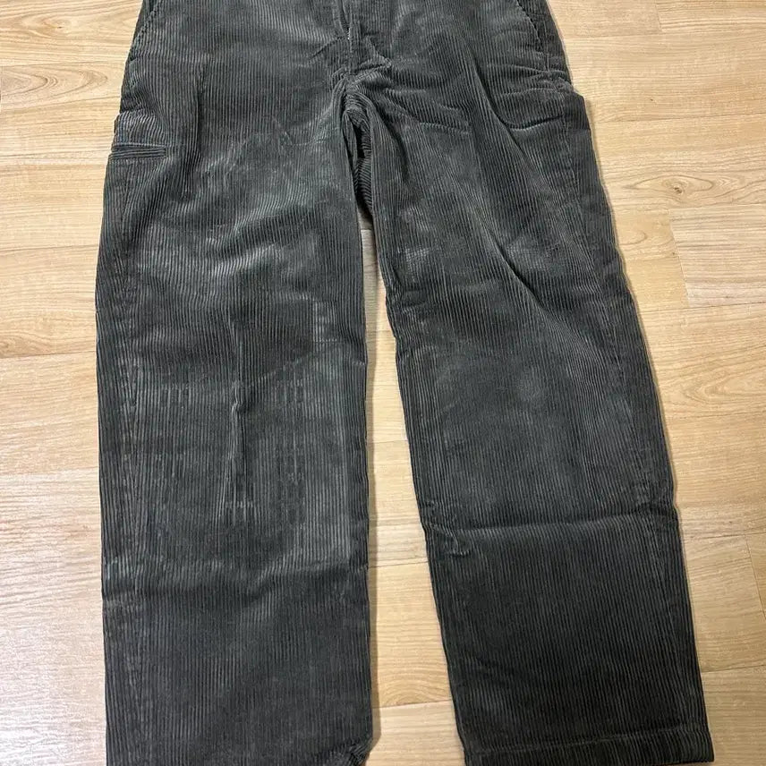 [BUNJANG] Uniqlo U Corduroy Wide Fit Walk Pants / 유니클로u 코듀로이와이드핏워크팬츠 85 올리브