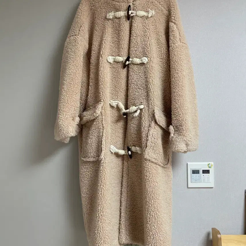 [BUNJANG] Poggles Tteokbokki Coat / 뽀글이 떡볶이 코트