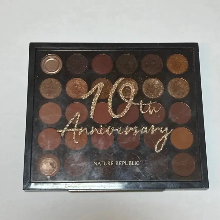 [BUNJANG] Nature Republic Pro Touch Color Master Eyeshadow Palette 10th Anniversary Edition / 네이처리퍼블릭 프로터치 컬러마스터 아이섀도우 팔레트 10주년 X 에디션