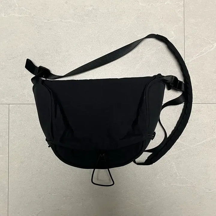 [BUNJANG] Yoo Seonho BD BAG L Black / 유세지 BD BAG L 블랙
